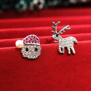Orecchini a perno asimmetrici a forma di cervo per donna, design festivo, gioielli per le orecchie alla moda e carini - Product Image 4