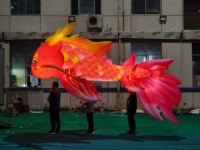 Marionnette gonflable de dugong sur mesure pour spectacle de rue en extérieur