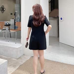 Lingchen Mono negro de manga corta para mujer, cintura alta, cuello en V, uso diario N8092 - Product Image 3