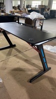 Meja Gaming Logam dengan Lampu RGB dan Remote Control, Desain Ergonomis yang Dapat Disesuaikan untuk Penggunaan di Rumah, Kantor, dan Komputer