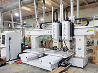 Centre d'usinage à portique CNC à deux têtes et quatre axes Machine de découpe automatique de plaques incurvées et de profilage de bois courbé à deux têtes