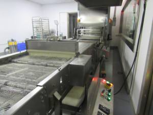 Línea de producción de rosquillas completamente automática, máquina para hacer rosquillas a base de levadura, fabricante Berliner de rosquillas en anillo - Product Image 2