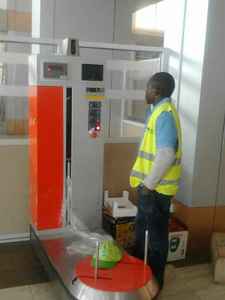 <b>Stretch</b> Film Luggage Packing <b>Machine</b> for Travel Security - Product Image 3