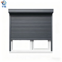 Stores automatiques en alliage d'aluminium sur mesure avec isolation thermique, design moderne pour villas