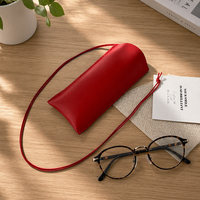 Étui de voyage pour lunettes en cuir PU tendance avec cordon, pochette de rangement unie à suspendre au cou pour lunettes de soleil