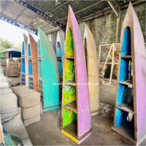 Este estante de almacenamiento original de color es hecho de madera reciclada y es perfecto para decorar tu hogar, tu villa o tu resort. - Product Image 4