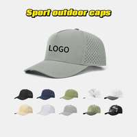 Casquette de baseball brodée en 3D avec blocs de couleur, blanche et bleu clair, style streetwear décontracté avec détails géométriques, casquette élégante pour tous les jours