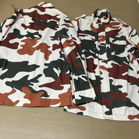 Ensemble survêtement tactique streetwear camouflage pour homme avec veste cargo et pantalon baggy imprimé camouflage intégral personnalisé par le fabricant