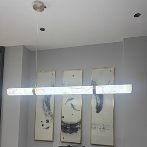 Lampada a Sospensione Lineare in Alabastro Naturale con Finiture in Ottone, Tubo Lungo in Marmo, per Sala da Pranzo e Cucina - Product Image 3