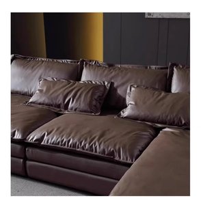 Divano Minimalista Italiano in Pelle di Prima Qualità con Chaise Longue Angolare e Cuscini in Piuma per Arredamento Completo di Villa - Product Image 3