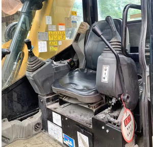 Excavatrice Cat308Ecr de seconde main en bon état, poids en ordre de marche de 8 tonnes, utilisée pour creuser avec composants de roulement central - Product Image 3