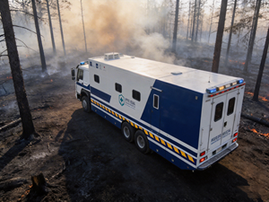 Camión Hospitalario Móvil de Alta Capacidad de Carga, 12 Metros, con Cabina Multiestructura para Estación Temporal de Reenvío Médico - Product Image 2