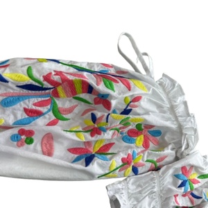 Top Corto de Verano 2025 para Mujer, Diseño OEM, Bordado, Ajustado, de Manga Larga y Hombros Descubiertos - Product Image 5