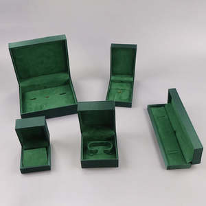 सदाबहार उच्च गुणवत्ता वाले अनुकूलित लोगो ग्रीन मखमली चमड़े के फ्रेम रिंग नेकलेस ब्रेसलेट गहने सेट पैकेजिंग बॉक्स - Product Image 3