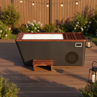 Vapasauna moderne d'extérieur portable avec intérieur en acrylique, aspect cèdre rouge, bain froid avec pompe à eau et refroidisseur 1HP