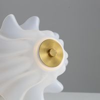 Lampe de table de bureau LED moderne QT250110, style moderne, contrôle tactile en métal, gradation avec abat-jour en forme de fleur pour la décoration de la chambre à coucher
