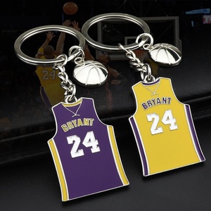 Porte-clés en métal Yiwu <span class=keywords><strong>Kobe</strong></span> <span class=keywords><strong>Bryant</strong></span>, style américain, pendentif souvenir créatif, prix pour étudiants et fans, petit cadeau pour équipe de basketball - Product Image 2