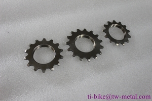 Pignon de piste à vitesse fixe en titane en 14T ou 17T - Product Image 4