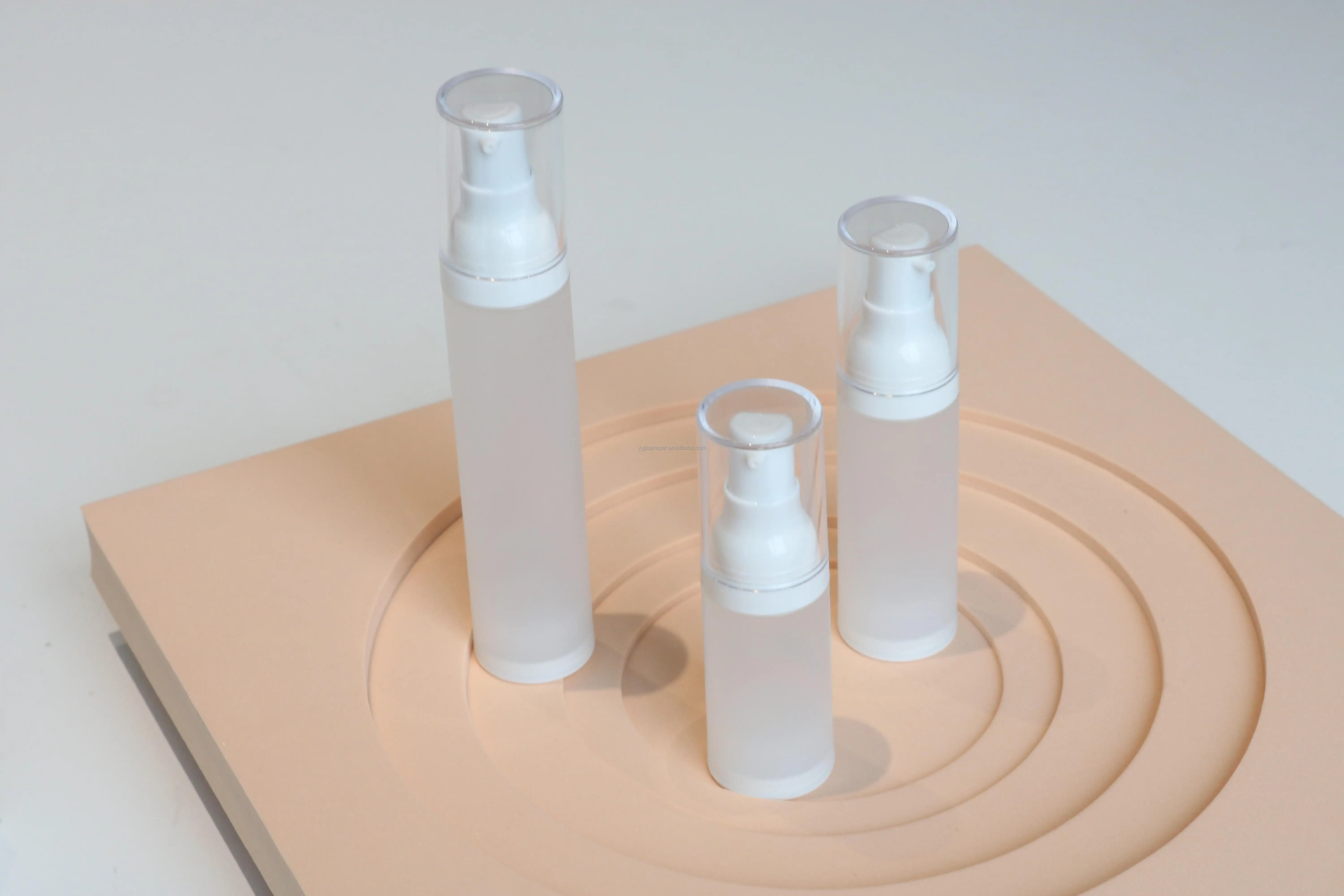 Taşınabilir 15ml 30ml 50ml pompalı losyon şişeleri geri dönüşümlü plastik havasız şişe 50ml kozmetik vakum şişeleri