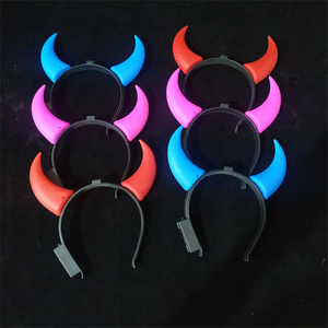 Venta al por mayor Suministros para fiestas Diadema LED iluminada Banda para el cabello Cuerno Colorido intermitente Halloween LED Cuernos del Diablo - Product Image 3