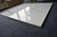 Carreaux de sol en céramique de marbre blanc cristallin turc de conception moderne 60x60, vitrifiés, super blancs, sur mesure