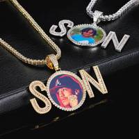 Collier Pendentif Photo Personnalisé Lumineux et Éclatant avec Lettres Connectées, Sertissage Multi-Pierres, Breloque Photo, Pièce de Mode Hip Hop