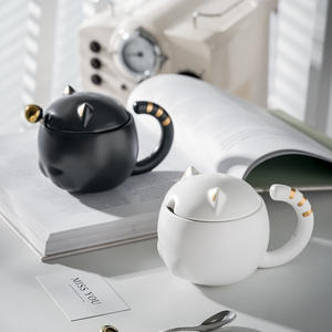 Mug en céramique mignon en forme de chat avec couvercle et cuillère, ensemble de trois pièces pour café, thé, boissons, cadeau - Product Image 2