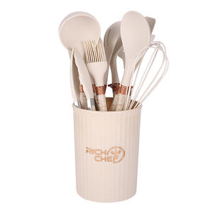 Ensemble d'ustensiles de cuisine antiadhésifs écologiques 12 pièces cuillère à spatule en silicone avec manche en bois emballée dans une boîte pour une utilisation domestique dans la cuisine - Product Image 6