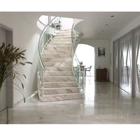 Escalier droit moderne Prima avec colonne centrale en acier inoxydable, marches en verre, écologique et durable pour villa, intérieur de luxe