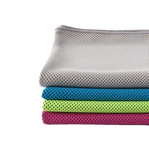 <span class=keywords><strong>Toalla</strong></span> refrescante <span class=keywords><strong>deportiva</strong></span> <span class=keywords><strong>de</strong></span> secado rápido Fitness Ice Silk Color sólido Logo impreso <span class=keywords><strong>Toalla</strong></span> <span class=keywords><strong>de</strong></span> hielo absorbente <span class=keywords><strong>de</strong></span> sudor - Product Image 5