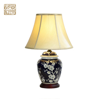 Lampe de table moderne en porcelaine chinoise électrique, abat-jour en forme de fleur bleue et blanche, meilleur prix