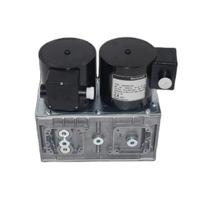Vanne combinée à gaz Honeywell VQ440MA1006, pour le contrôle de sécurité du gaz dans les brûleurs de chaudière. - Product Image 1