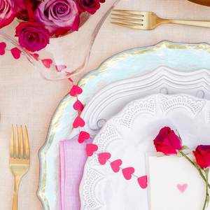 Plato de Plástico PP Blanco de Lujo Moderno y Ecológico de 13 Pulgadas para Fiestas y Banquetes, con Borde Dorado y Diseño Floral Ondulado para Bodas - Product Image 3