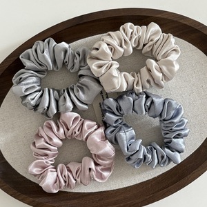 Nouvel arrivage <span class=keywords><strong>de</strong></span> chouchous élastiques pour femmes 7cm petit satin plissé petit grand chouchous haut élastique corde à nouer <span class=keywords><strong>queue</strong></span> <span class=keywords><strong>de</strong></span> <span class=keywords><strong>cheval</strong></span> - Product Image 3