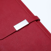 Ensemble cadeau d'affaires 4-en-1 de luxe en cuir rouge avec carnet A5 à feuilles mobiles, stylo, porte-clés et porte-cartes, personnalisable avec logo