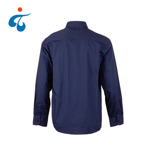 Venta al por mayor de encargo <span class=keywords><strong>azul</strong></span> <span class=keywords><strong>marino</strong></span> de algodón polivinílico <span class=keywords><strong>para</strong></span> hombre de manga larga Oem Hotel uniforme <span class=keywords><strong>camisa</strong></span> - Product Image 2