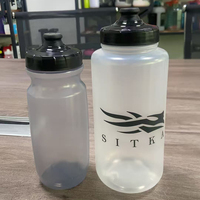 Bouteille BIG MOUTH 2.0 22 OZ à ouverture par pression, sans BPA, transparente/noire avec couvercle à capuchon push-pull, anti-corrosion, compatible eau bouillante