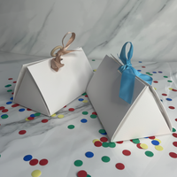 Individuell Bedruckte Geschenkbox aus Recyclingmaterialien mit Matter Oberfläche, Elegantem Goldfolien-Logo und Runden Griffen für Hochzeiten und Süßigkeiten