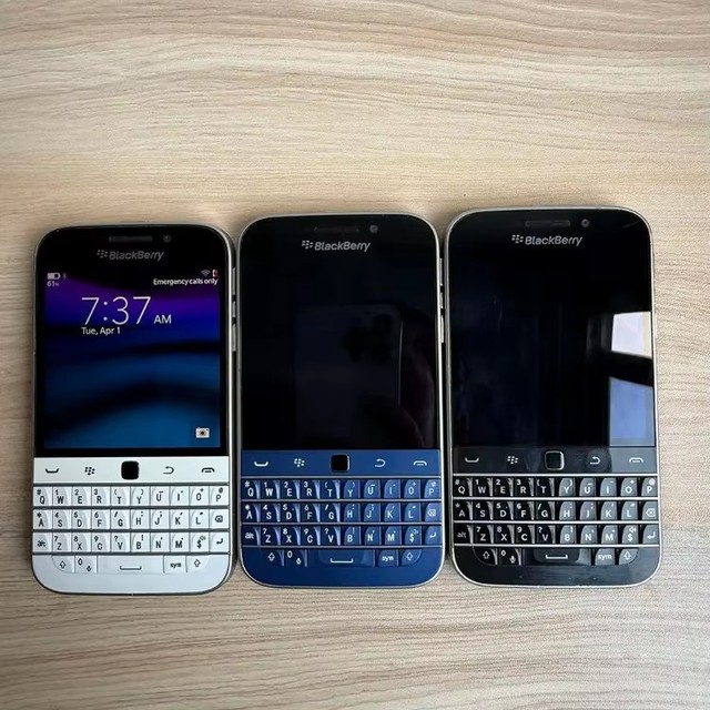Q20 Cellphone 4G CDMA 3.5" Screen 8MP 2GB RAM 3000mAh Gaming Keypad Multi-Language Spanish Bar Feature Phone (CLASSIC)