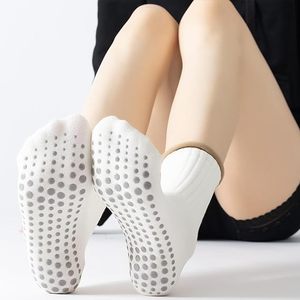 Nuovi Calzini Personalizzati per Yoga e Pilates Antiscivolo, Calzini Fitness con Grip per Donna - Product Image 2