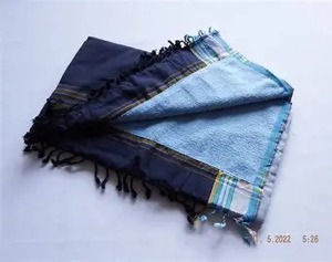 Serviette Kikoy en coton bleu, motif rayé, légère, en tissu tissé, absorbante, faite à la main, pour la plage, le voyage, le bain ou comme couverture de resort. - Product Image 3