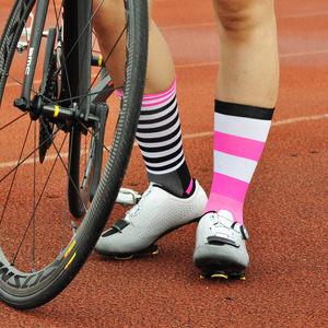 Calcetines deportivos de nailon a la moda para ciclismo, equipo de tubo medio para hombres y mujeres, calcetines ligeros para maratón y correr en <span class=keywords><strong>bicicleta</strong></span>, logotipo personalizado - Product Image 4