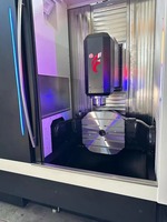 Machine de fraisage à table inclinable verticale 5 axes avec broche BT40, capacité de charge lourde, conçue et produite en Chine