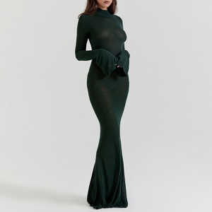 เดรสยาวถักสีเขียวป่ารักษ์โลก ผลิตภัณฑ์แฟชั่นที่ยั่งยืน วัสดุออร์แกนิก ดีไซน์ทันสมัย ชุดเดรสสั่งตัดได้ - Product Image 3