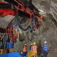 Foreuse de fixation intégrée pour le scellement des arches et le forage d'ancrages, avec châssis 4x4 haute stabilité pour la fixation des roches dans les infrastructures routières