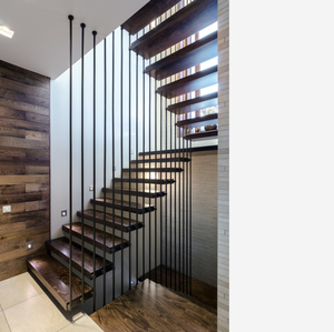 Escalera Flotante Moderna de Madera con Barandilla Metálica y Peldaños Abiertos para Remodelación - Product Image 1
