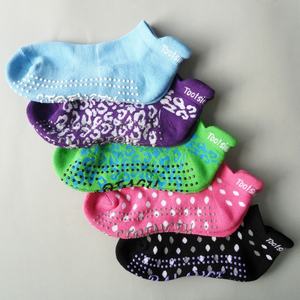 Calzini Antiscivolo con Grafica Leopardata Personalizzata, Logo sul Fondo, per Pilates, Lagree e Fitness - Product Image 6