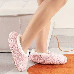 CMAX Pantoufles personnalisées pour la maison pour femmes Chaussettes colorées douillettes doublées de Sherpa Chaussettes d'hiver pour femmes - Product Image 2
