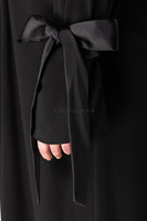 Abaya noire personnalisée à col en V, style enveloppant, avec manches à nœud en satin, ceinture, longueur ras du sol, pour femmes musulmanes
