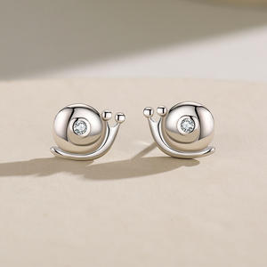 Pendientes de caracol con circonita de corte redondo en plata de ley S925, versión personalizable en cobre con temática animal – un regalo perfecto para ella - Product Image 6